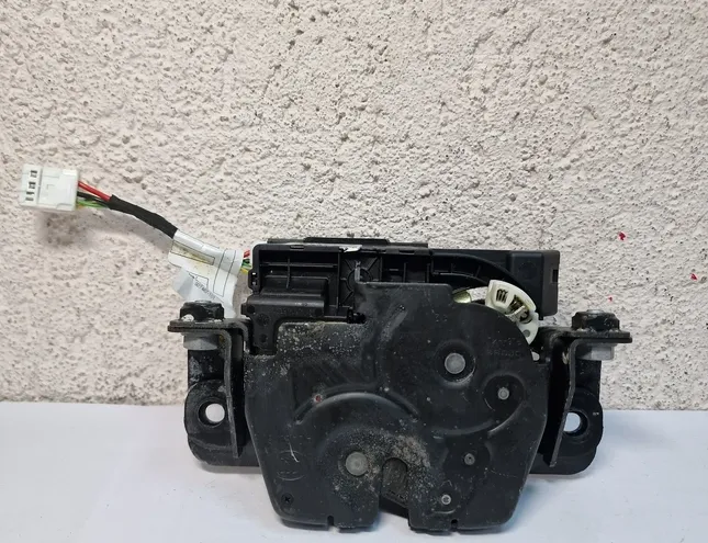 BMW X3 F25 (2010-2017) Примка за заключване на вратата за зареждане/ударник на куката 912935110 34997887