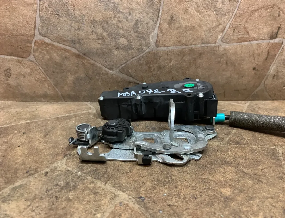 MERCEDES-BENZ CLS-Class C218/X218 (2011-2017) Мотор за плавно затваряне на багажника на задната врата a2047500060 34908802