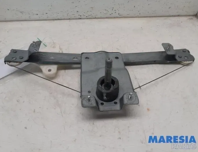 RENAULT Clio 4 generation (2012-2020) Стъклоповдигач на задна лява врата 827013204,827013204R 27295257