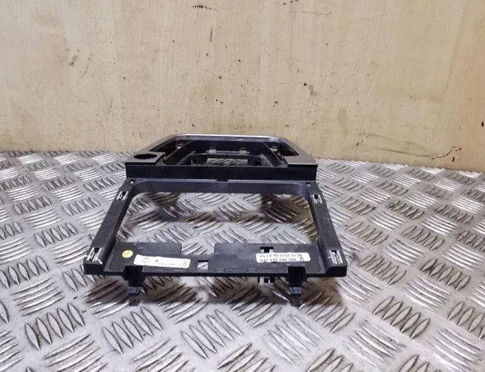 VOLKSWAGEN Passat B8 (2014-2023) Пластмасова облицовка на нивото на превключване на скоростите 3G2864263 26193691