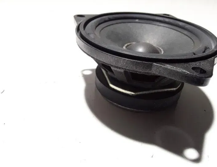 BMW 1 Series E81/E82/E87/E88 (2004-2013) Високоговорител на предната дясна врата 61928910,9143153 22677909