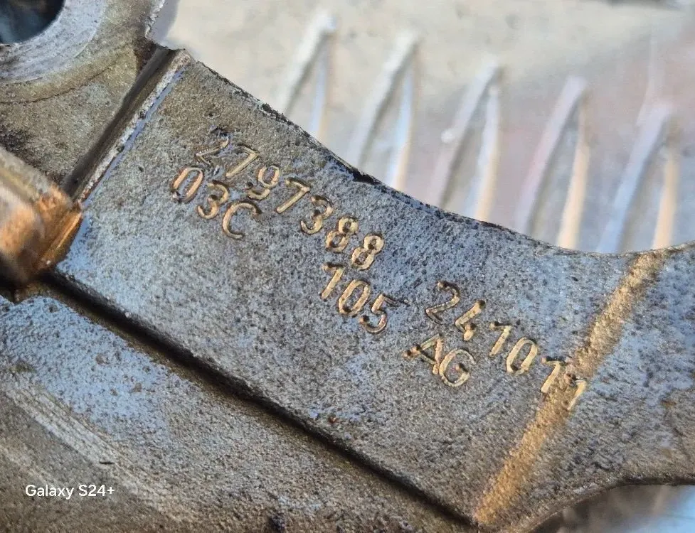 VOLKSWAGEN Golf Plus 2 generation (2009-2014) Маслена помпа 03C103669E,03C105AG 31983742