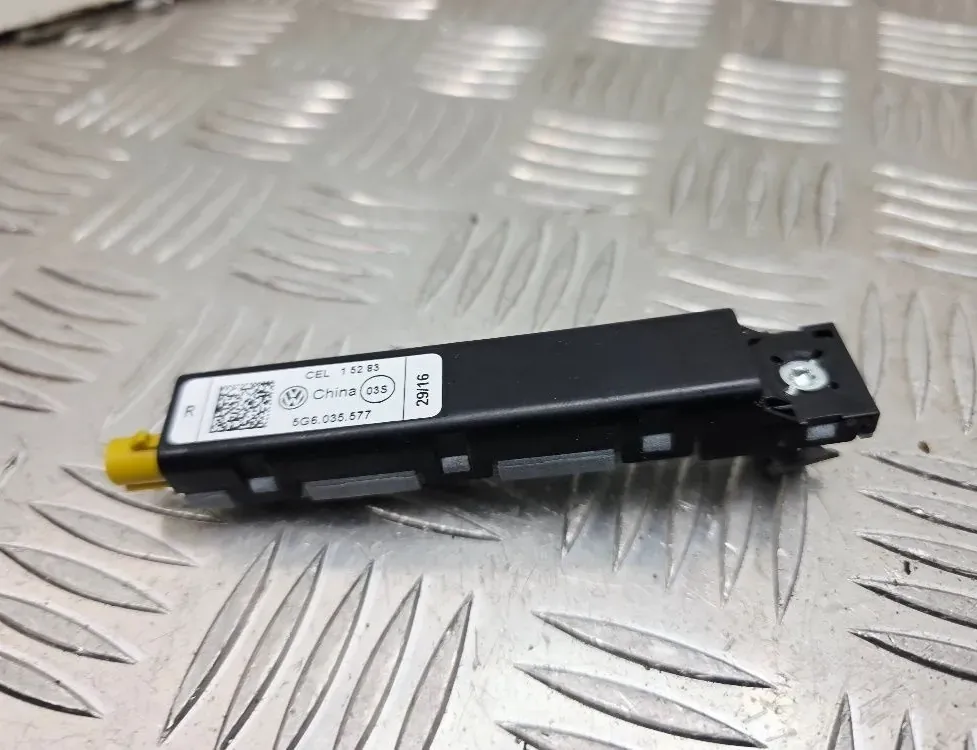 VOLKSWAGEN Golf 7 generation (2012-2024) Антенен усилвател с капак на багажника 5G6035577 34747371