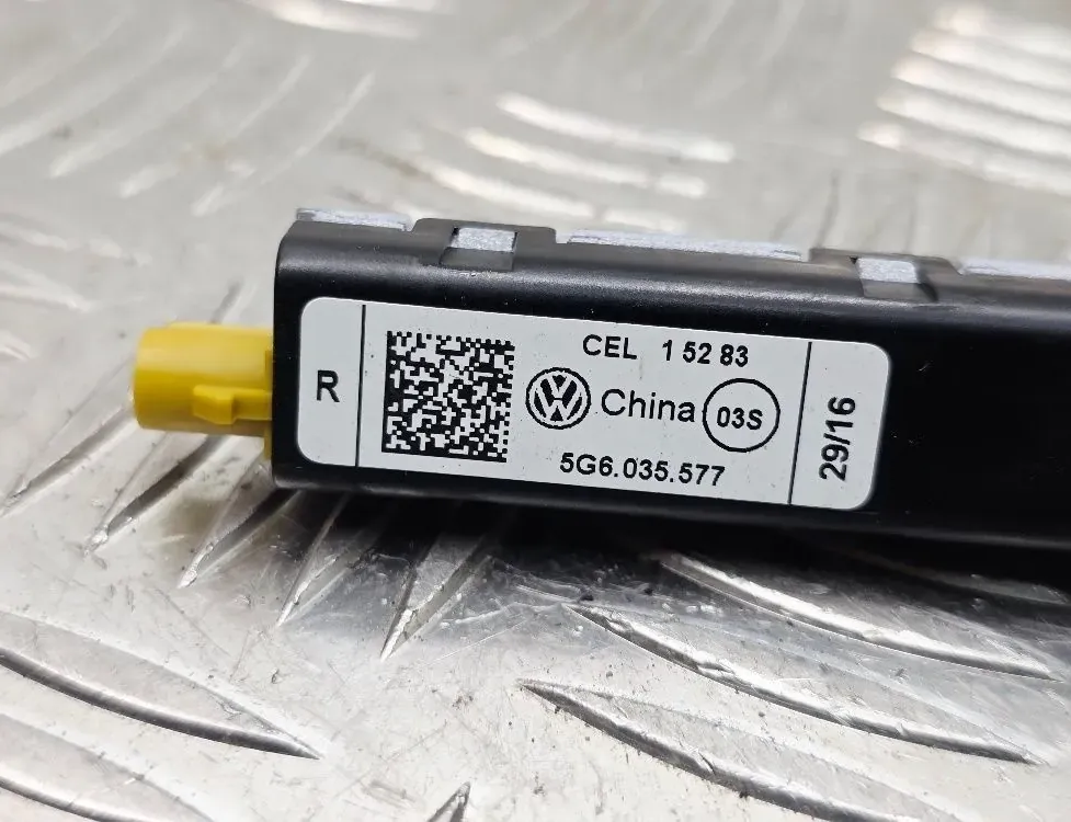 VOLKSWAGEN Golf 7 generation (2012-2024) Антенен усилвател с капак на багажника 5G6035577 34747371