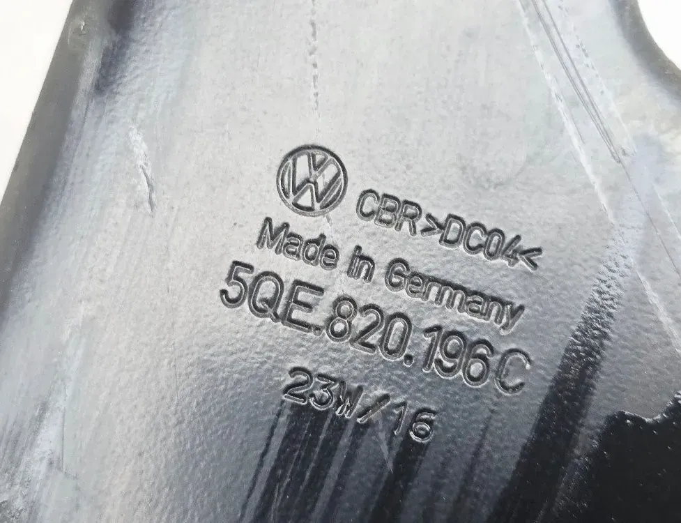 VOLKSWAGEN Golf 7 generation (2012-2024) Други части на двигателното отделение 5QE820196C 34840482