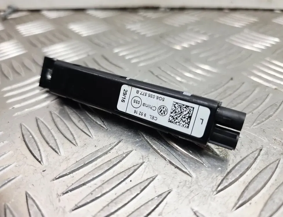 VOLKSWAGEN Golf 7 generation (2012-2024) Антенен усилвател с капак на багажника 5G6035577B 34747372