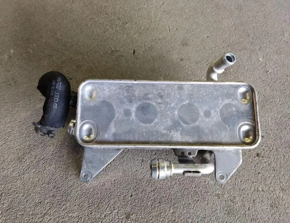 AUDI A8 D2/4D (1994-2002) Маслен охладител 4H0317021H 31424728