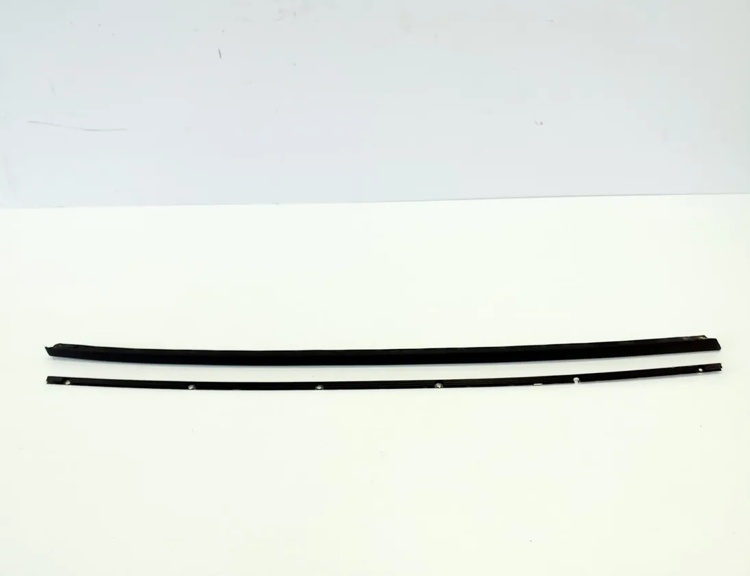 SKODA Octavia COMBI (2019-2024) Ляво вертикално покритие на предното стъкло 5E3854327 32067221