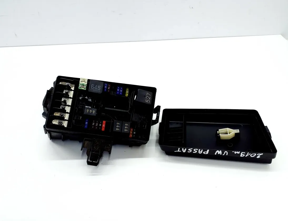 VOLKSWAGEN Passat B8 (2014-2023) Табло за бушони 5Q0907361D,5Q0937132B 33048354