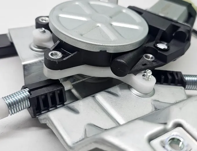 LAND ROVER Freelander 2 generation (2006-2015) Стъклорегулатор на задната врата с мотор CVH101210,492670241 34856449