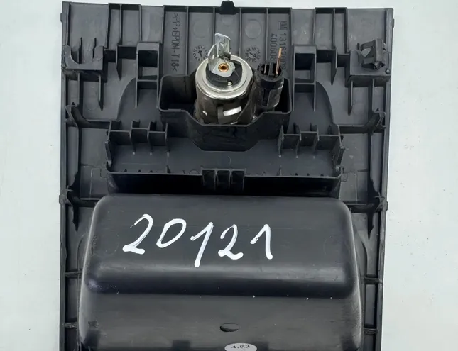 OPEL Zafira B (2005-2010) 12 V контакт 13162600 34997884