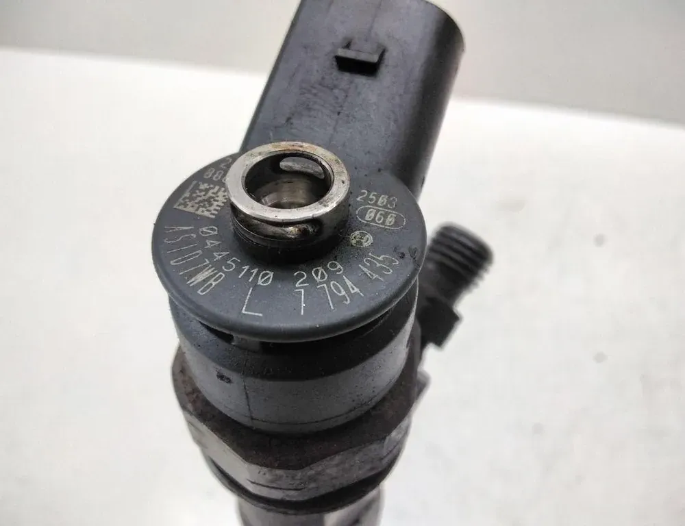 BMW 3 Series E90/E91/E92/E93 (2004-2013) Горивен инжектор 7794435 33700503