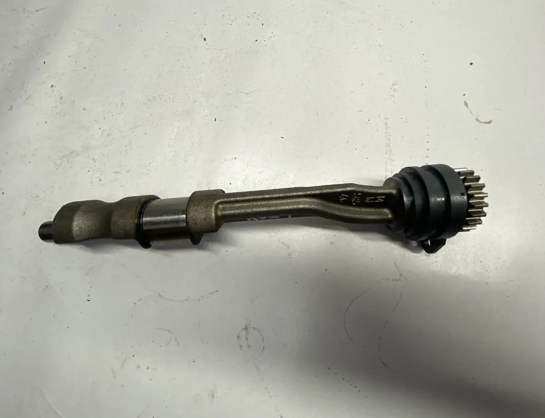 AUDI A4 B9/8W (2015-2024) Допълнителни вътрешни части на двигателя 06K103295L,160065,0512160065 15290363