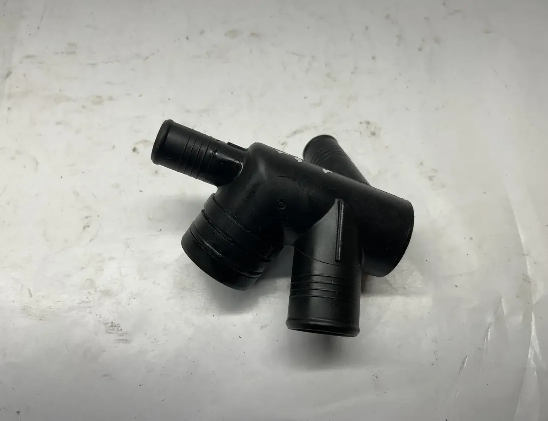 LAND ROVER Discovery Sport 1 generation (2014-2024) Фланец на охладителната система W5848 28258108