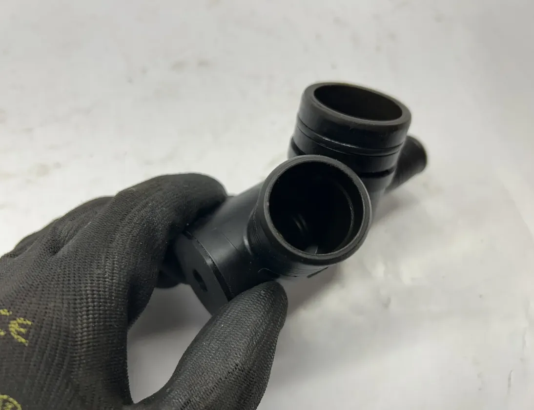 LAND ROVER Discovery Sport 1 generation (2014-2024) Фланец на охладителната система W5848 28258108