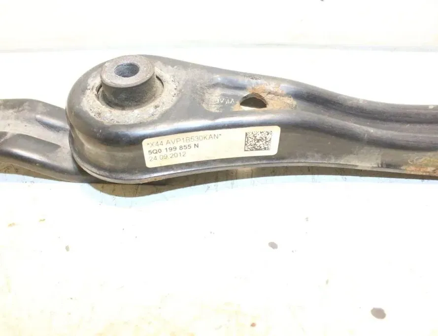 VOLKSWAGEN Golf 8 generation (2019-2023) Дясна скоба на двигателя 5Q0199855N 33295416