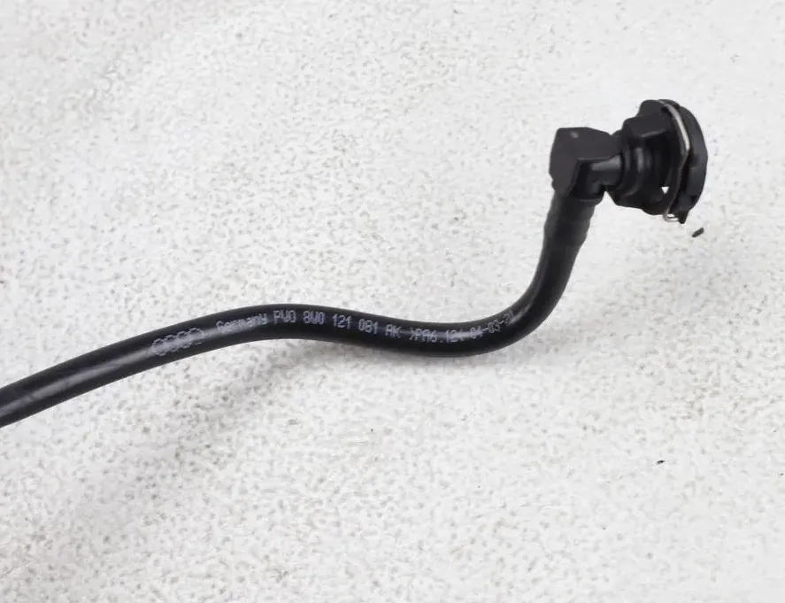 AUDI A4 B8/8K (2011-2016) Тръба за маркуч за охлаждаща течност 8W0121081AK 33303076