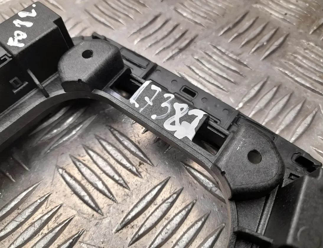 VOLKSWAGEN Passat B8 (2014-2023) Щит за облицовка на панела 3G1864263 24671663