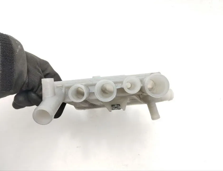 PORSCHE Taycan 1 generation (2019-2023) Резервоар за разширителен резервоар за охлаждаща течност 9J1121187D 28598622