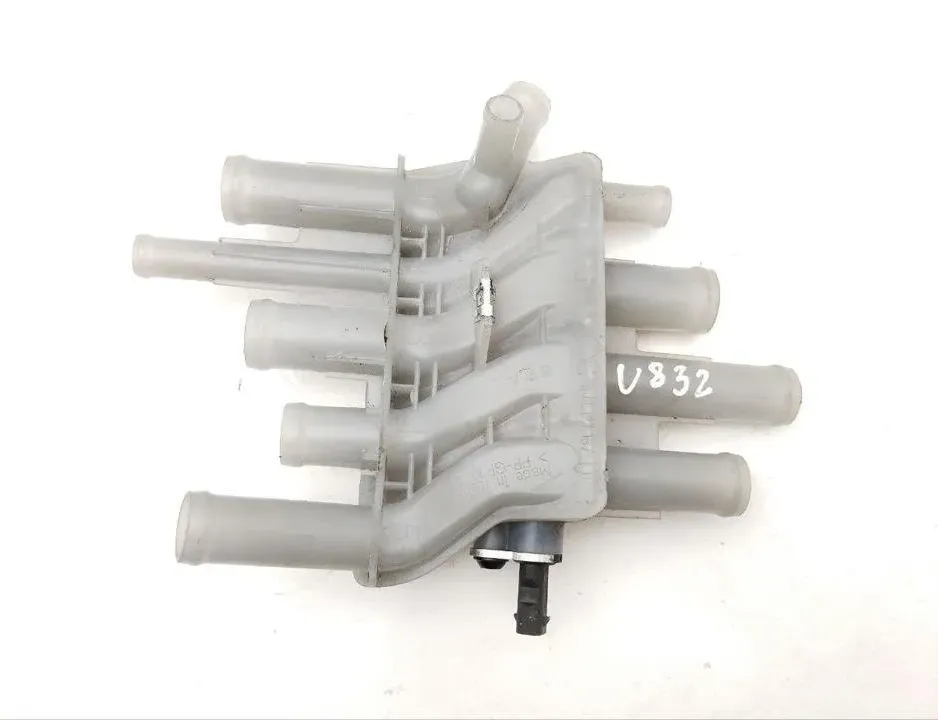 PORSCHE Taycan 1 generation (2019-2023) Резервоар за разширителен резервоар за охлаждаща течност 9J1121187D 28598622