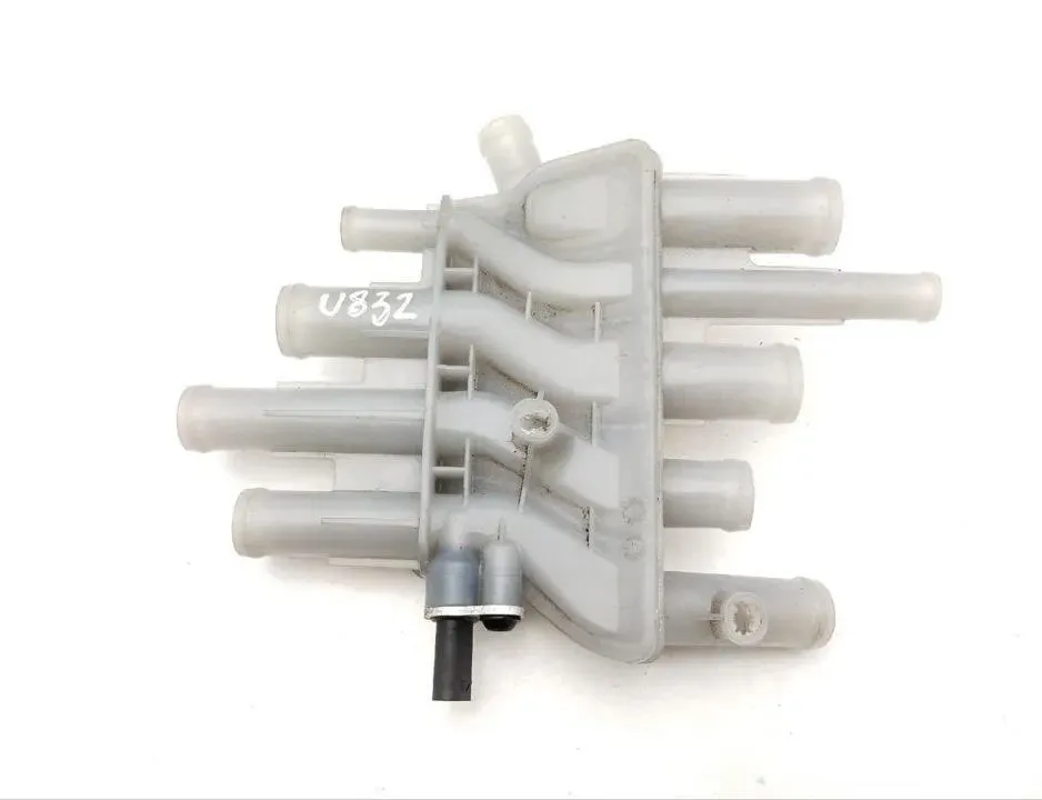 PORSCHE Taycan 1 generation (2019-2023) Резервоар за разширителен резервоар за охлаждаща течност 9J1121187D 28598622