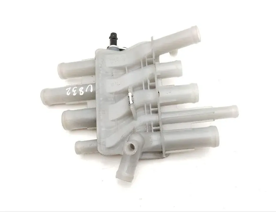 PORSCHE Taycan 1 generation (2019-2023) Резервоар за разширителен резервоар за охлаждаща течност 9J1121187D 28598622