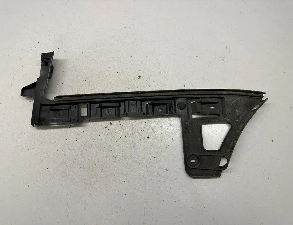 VOLKSWAGEN Passat B7 (2010-2015) Скоба за задна дясна броня 3C9807394 30587444