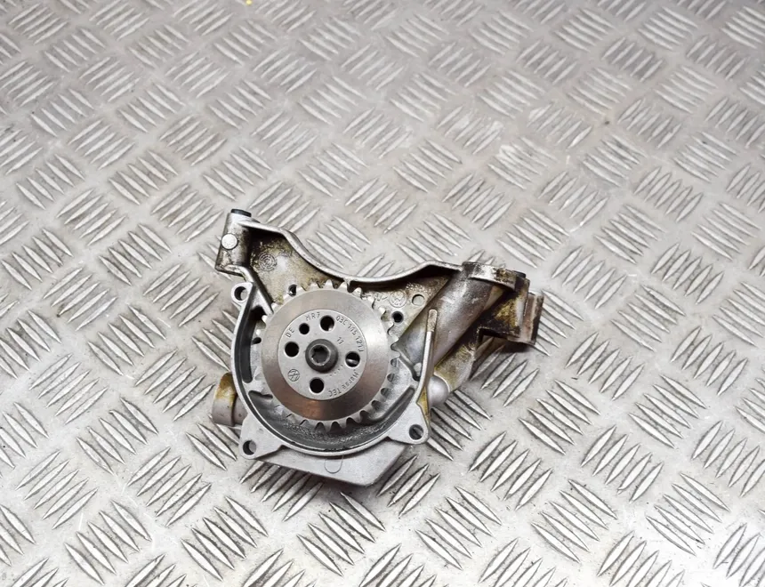 VOLKSWAGEN Touran 1 generation (2003-2015) Маслена помпа 03C115121J,03C105AG 15085889