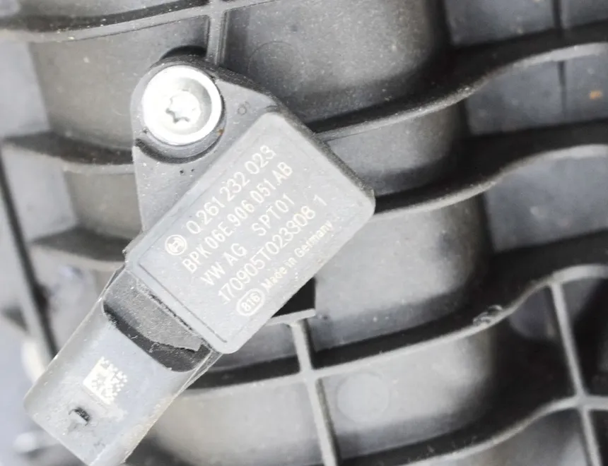 PORSCHE Macan 1 generation (2013-2023) Всмукателен колектор 946.110.016.64,946.110.006.37,0261232023,94611001664,94611000637,06E906051AB 17759475