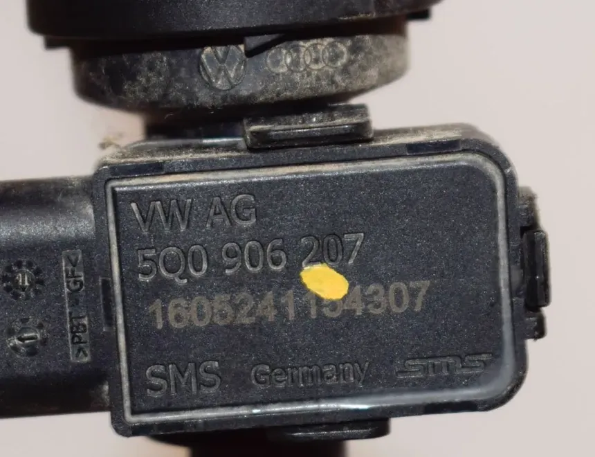 VOLKSWAGEN Golf 7 generation (2012-2024) Други части на двигателното отделение 5Q0906207 2589723