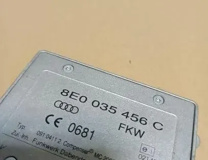 AUDI Q7 4L (2005-2015) Антенен усилвател с капак на багажника MC2000A,09104112,8E0035456C 25552739