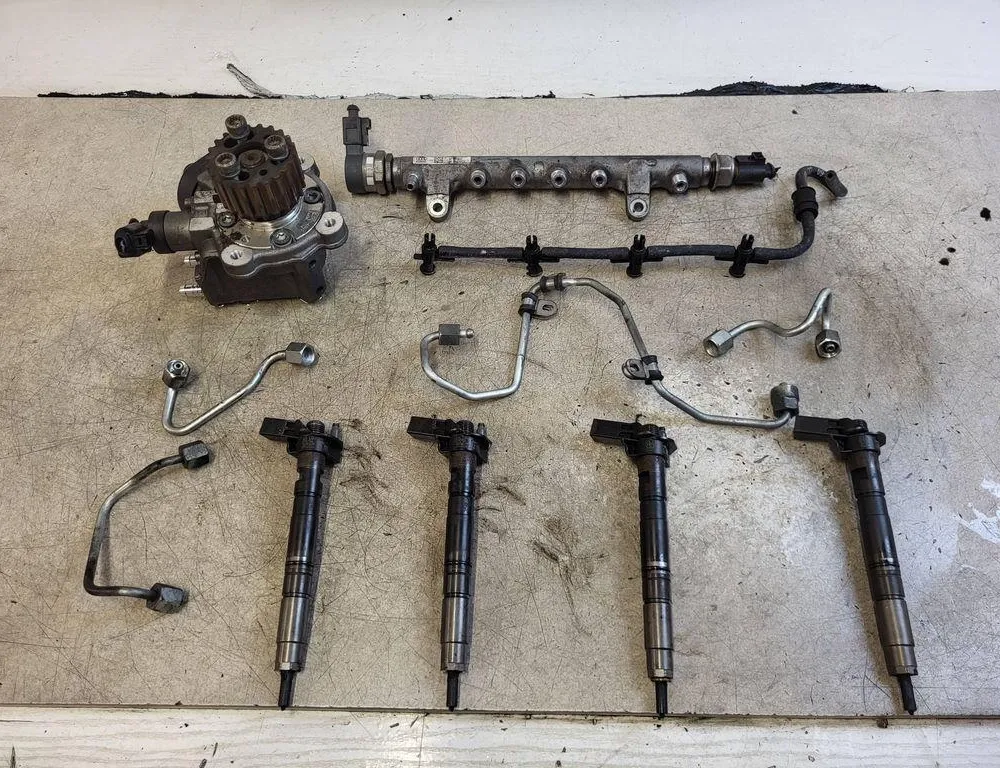 AUDI A4 B8/8K (2011-2016) Комплект горивен инжектор 03L230909 34531553