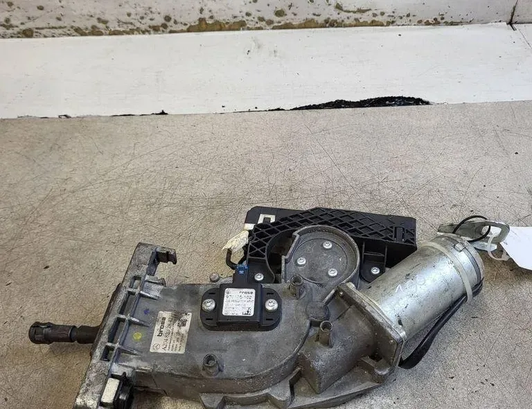 MERCEDES-BENZ C-Class W204/S204/C204 (2004-2015) Мотор за плавно затваряне на багажника на задната врата A2048202842 34934673