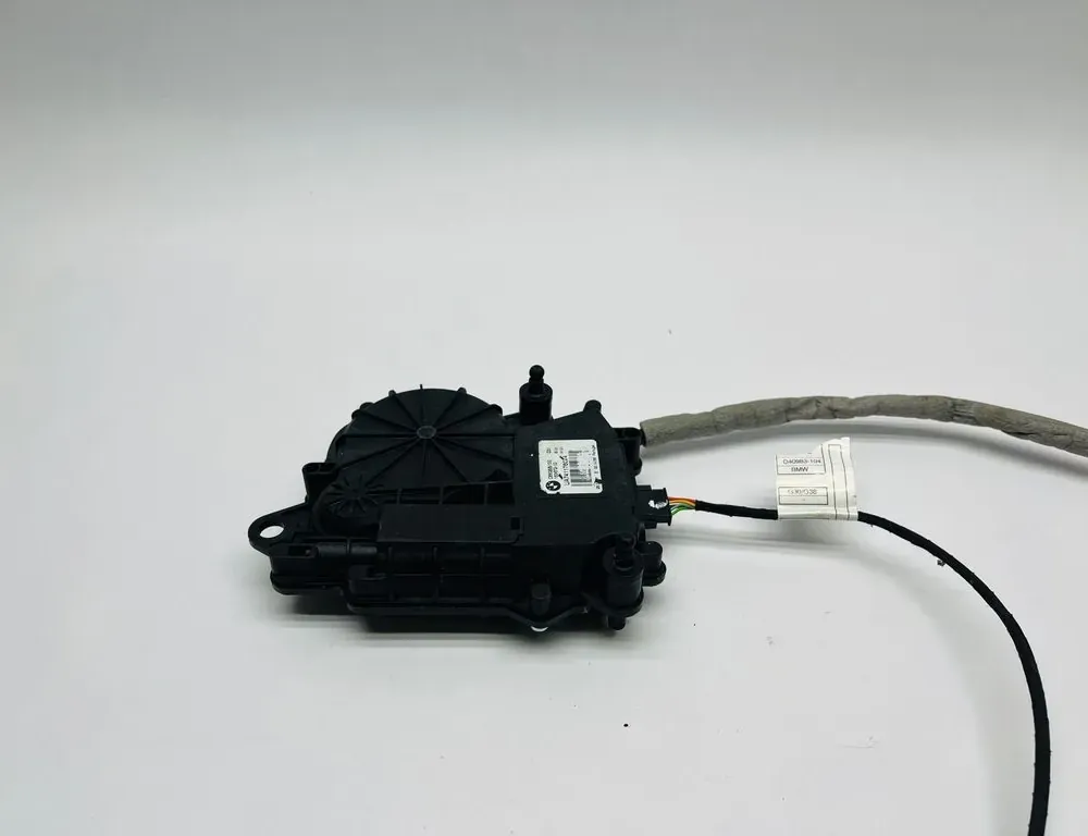 BMW 5 Series G30/G31 (2016-2023) Мотор за плавно затваряне на багажника на задната врата C66288100,16307210,UA741176C04 34762379