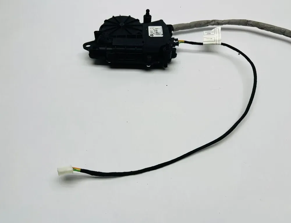 BMW 5 Series G30/G31 (2016-2023) Мотор за плавно затваряне на багажника на задната врата C66288100,16307210,UA741176C04 34762379