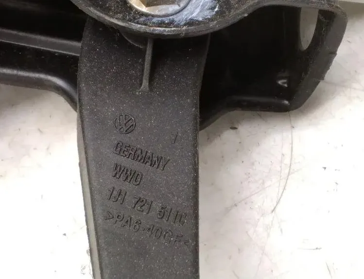 SEAT Toledo 2 generation (1999-2006) Други части на тялото 1J1721111C 30817227