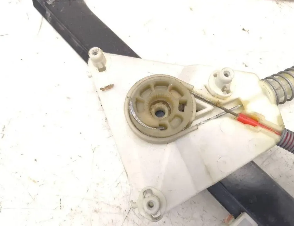 AUDI A3 8P (2003-2013) Регулатор на прозореца на задната дясна врата E006060001B 31331990