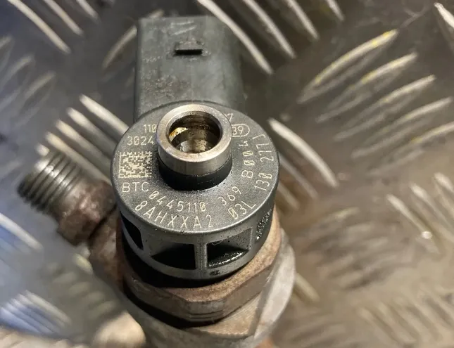 SKODA Superb 2 generation (2008-2015) Горивен инжектор 0445110369,03l130277j 34997675