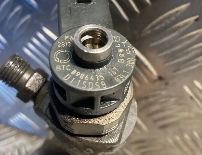 SKODA Superb 2 generation (2008-2015) Горивен инжектор 0986435167,03l130855cx 34997707