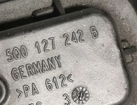 SKODA Octavia 3 generation (2013-2020) Вакуумен вентил 5Q0127242 33889119