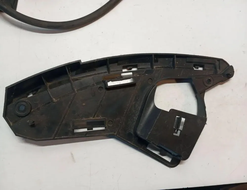 VOLVO XC60 2 generation (2017-2024) Монтаж на скоба за десен фар 30763434 33136653