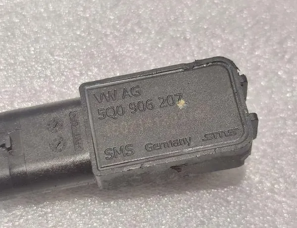 AUDI A6 C6/4F (2004-2011) Вакуумна тръба 5Q0906207 34128618