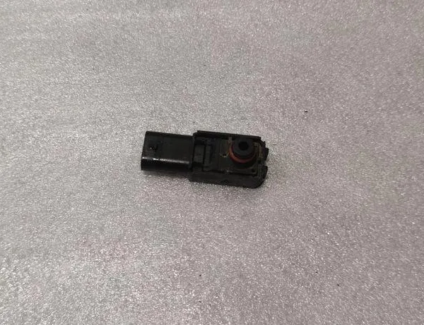 AUDI A6 C6/4F (2004-2011) Вакуумна тръба 5Q0906207 34128618