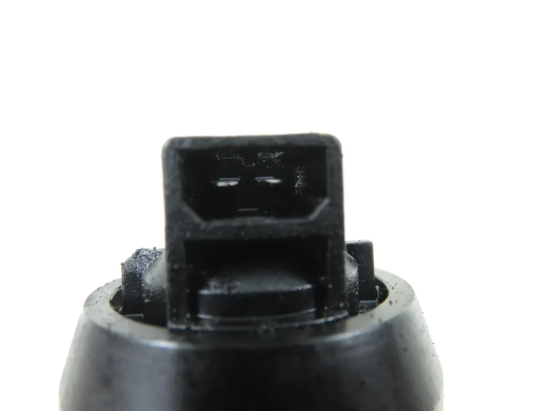 VOLKSWAGEN Passat B6 (2005-2010) Маслен инжектор 038130073BQ,0414720312 34290553