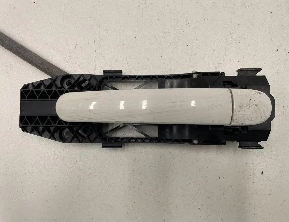 SKODA Rapid 2 generation (1985-2023) Външна дръжка на лявата плъзгаща се врата 5N0837017E 34099159