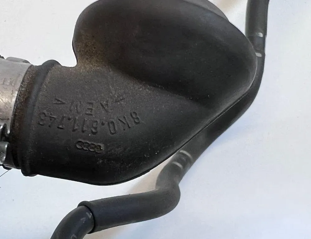 AUDI A4 B8/8K (2011-2016) Вакуумна тръба 8K0611939D 30683797