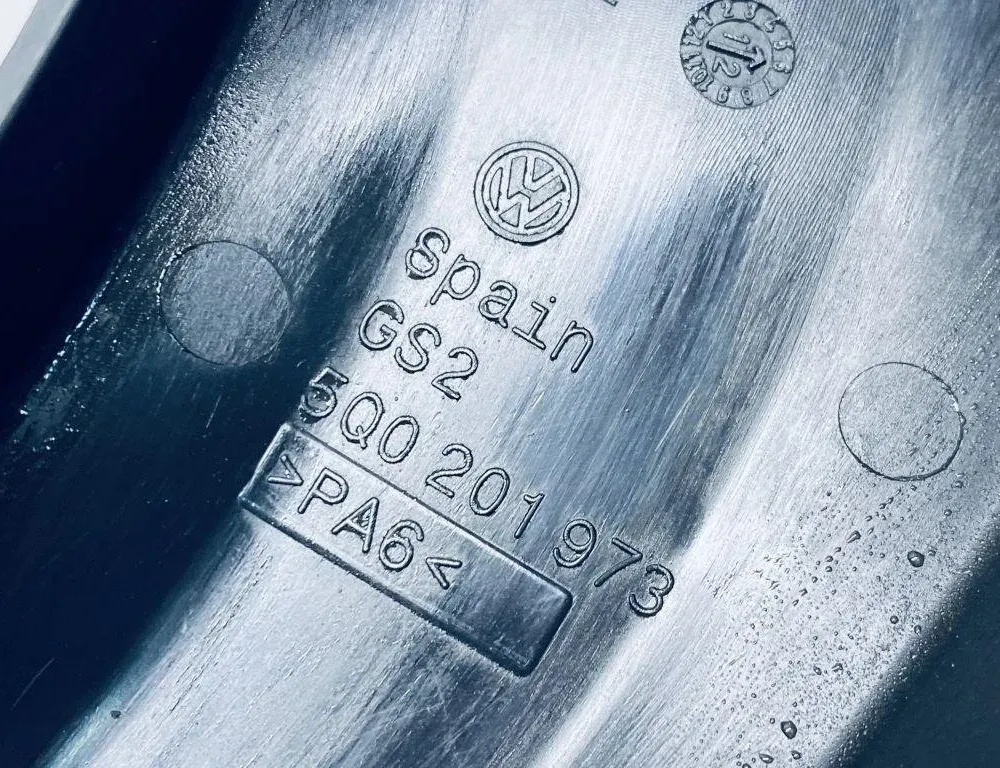 VOLKSWAGEN Golf 8 generation (2019-2023) Други части на двигателното отделение 5Q0201973D 30689243