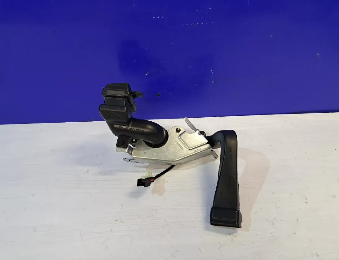 JAGUAR XJ 4 generation (X351)  (2015-2020) Фланец на охладителната система AW9318D811A 30254819