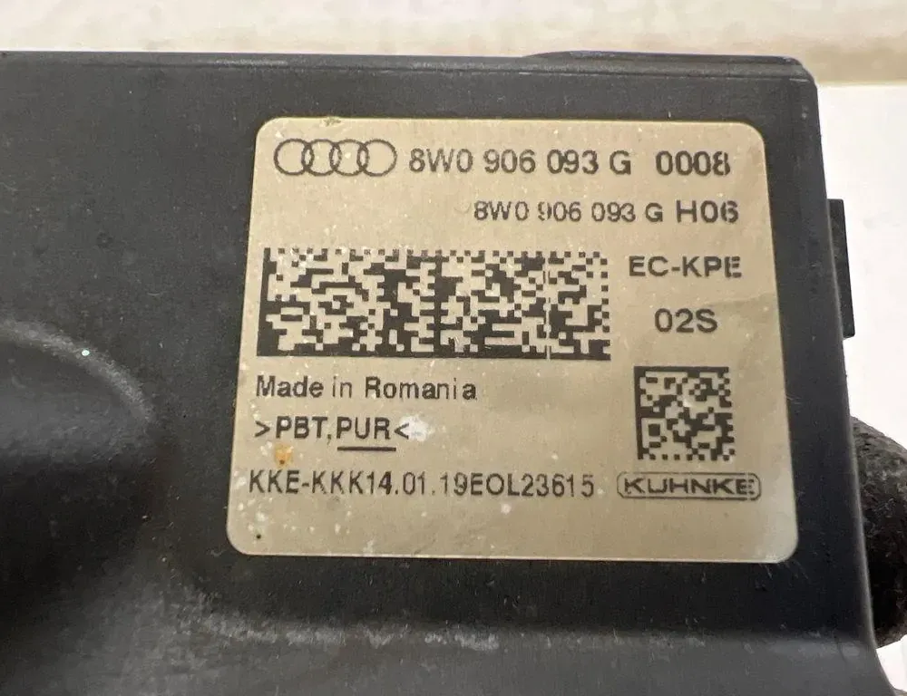 AUDI A4 B9/8W (2015-2024) Управление на горивната помпа 8W0906093 34988943