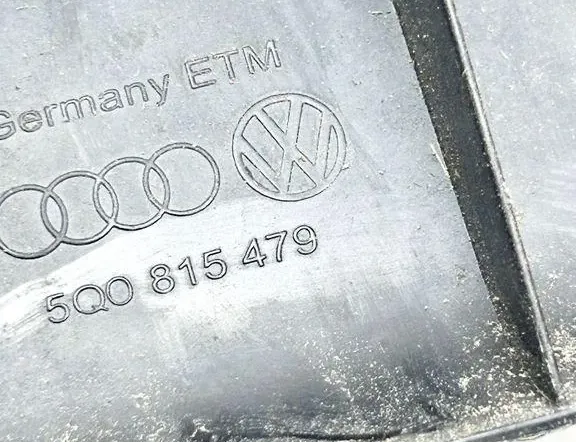 AUDI A4 B8/8K (2011-2016) Тръба за всмукване на въздух 5Q0815479 34703573